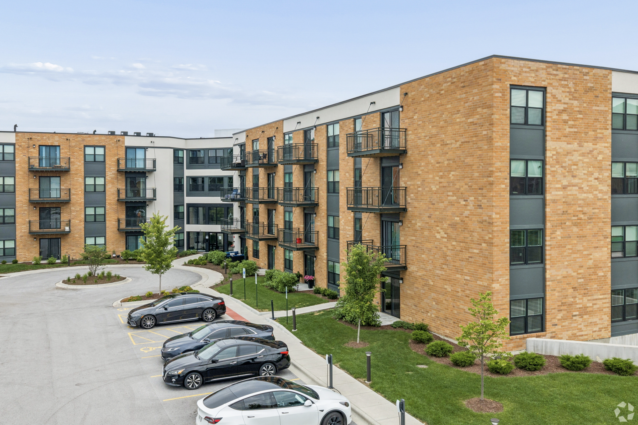 CoStar covers the Jade Residences deal and Hotel Vin at Pinnacle Hills, naming MosaicAI as the platform behind both raises